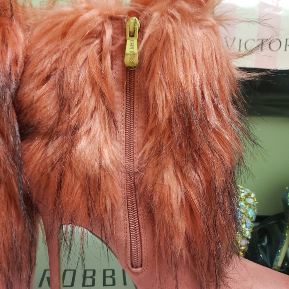 Faux Fur Booties! New! - Picture 6 of 7